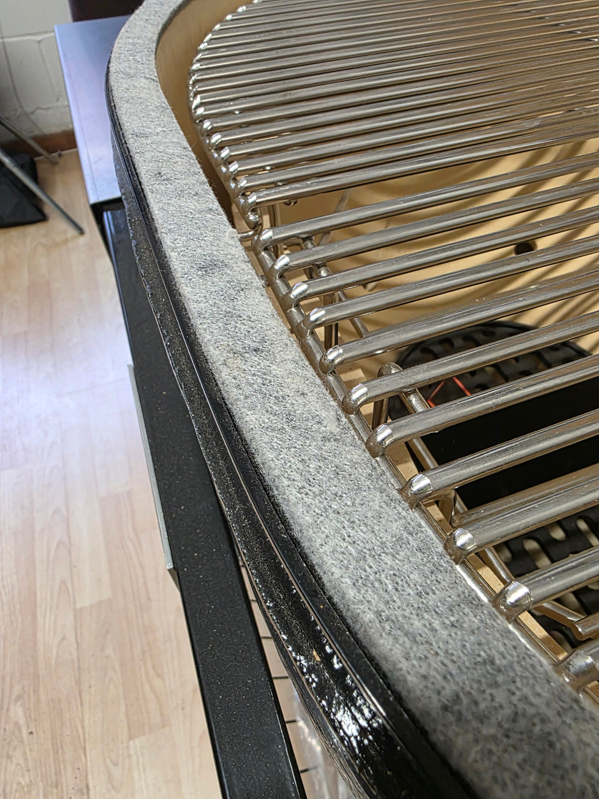 Detail of Primo Kamado Charcoal Grill gasket seal and stainless steel cooking grates for heat retention and durability.