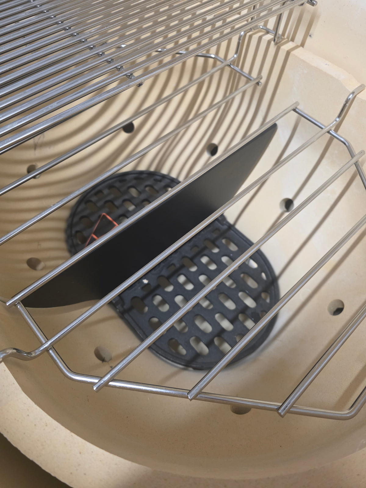 Grill accessories including grilling rack and tools