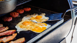 Grilled eggs and bacon on a portable grill