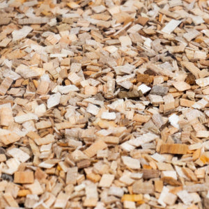 Close-up of Borniak Maple Smoking Chips showing fine, uniform wood chip texture for consistent smoke flavor in BBQ and cold smoking.